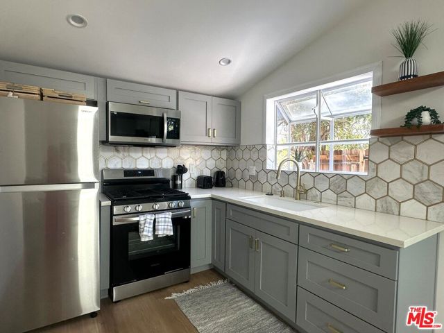 20338 Coulson Street, Woodland Hills CA: https://media.crmls.org/mediaz/bf8dce12-dffc-466e-99c7-428c21e4e247.jpg