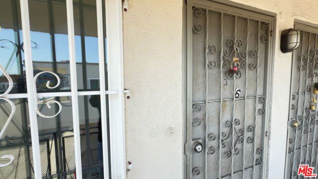 975 S Kingsley Drive, Los Angeles CA: https://media.crmls.org/mediaz/bf8de7f2-bd7b-4bc2-a076-0aa0e576343b.jpg