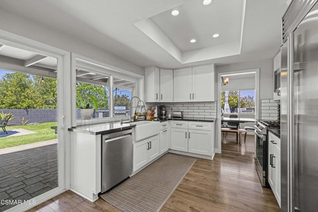 915 W Marcello Avenue, Thousand Oaks CA: https://media.crmls.org/mediaz/bf8e332d-18d3-43c0-9612-c8f5ee9871ab.jpg