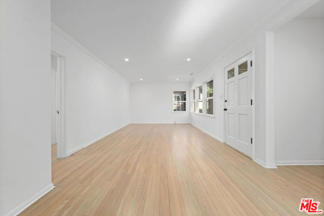 11347 CASHMERE Street, Los Angeles CA: https://media.crmls.org/mediaz/bf8e93f6-1ca8-446a-bfe6-18fa79648697.jpg