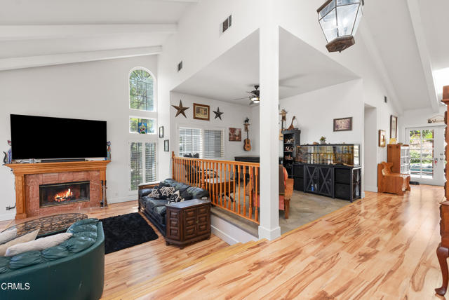 4850 N Moorpark Road, Thousand Oaks CA: https://media.crmls.org/mediaz/bf8f4de1-f5a1-4d94-98c4-03307430f3c6.jpg