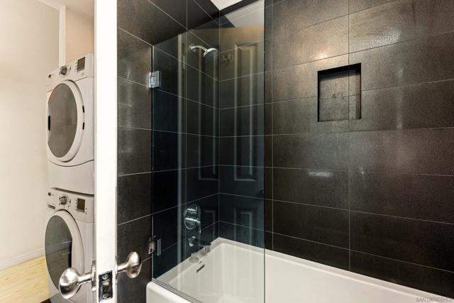 194 Neptune Ave, Encinitas CA: https://media.crmls.org/mediaz/bf8fa93c-ee8f-464e-875f-584df8149fe4.jpg