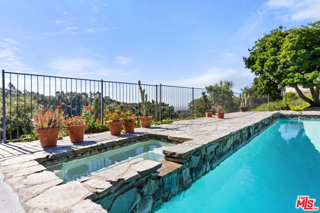 2252 Gloaming Way, Beverly Hills CA: https://media.crmls.org/mediaz/bf8fb9be-e29f-490d-ac5e-7ab095e9e9cc.jpg
