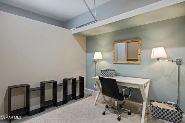 464 W Avenida De Las Flores, Thousand Oaks CA: https://media.crmls.org/mediaz/bf904ca3-7966-4dcb-8005-b4b60bfb5d72.jpg