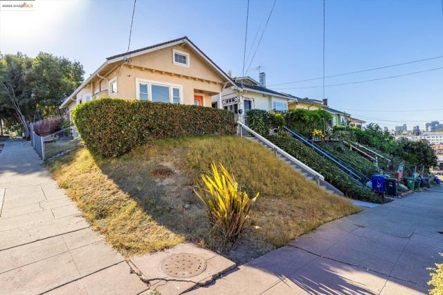 1641 E 20th Street, Oakland CA: https://media.crmls.org/mediaz/bf90ef9b-9c9d-4ca4-b372-83e713d2d30b.jpg