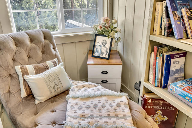 25585 Alderwood St Street, Idyllwild CA: https://media.crmls.org/mediaz/bf90fde8-4c24-4d32-afc5-4f3122f505da.jpg