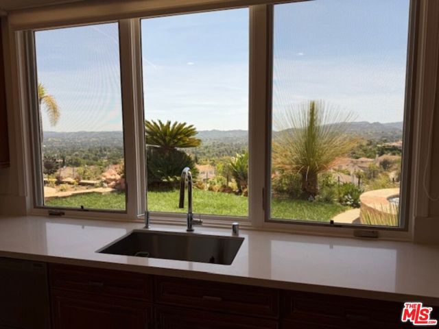 24942 Vista Verenda, Woodland Hills CA: https://media.crmls.org/mediaz/bf91d686-159f-46b0-b439-3f9bfa1ae604.jpg