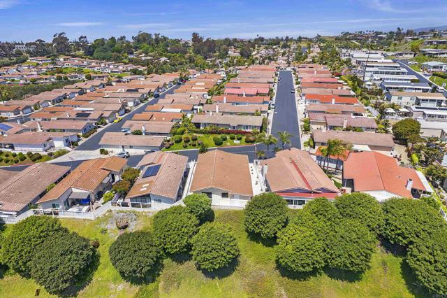 2010 W San Marcos Boulevard, San Marcos CA: https://media.crmls.org/mediaz/bf91ef1b-5100-472b-84ff-711192929aba.jpg
