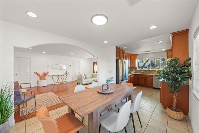 2804 Steinhart Court, Santa Clara CA: https://media.crmls.org/mediaz/bf9245c9-aa1a-4fe4-93b1-161dbaa0f6d4.jpg