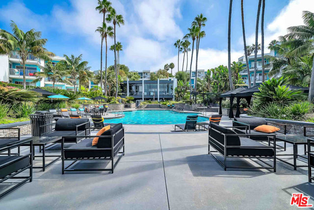 620 The, Redondo Beach CA: https://media.crmls.org/mediaz/bf92b14b-faf4-44e1-a2d3-192663c5f730.jpg