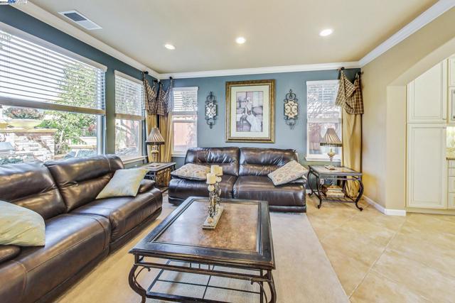 Image 18 of 53 For 3851 Silvera Ranch Dr