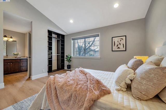 1549 Trimingham Drive, Pleasanton CA: https://media.crmls.org/mediaz/bf940c3e-cd36-4d4a-95d8-e0a15cd10add.jpg