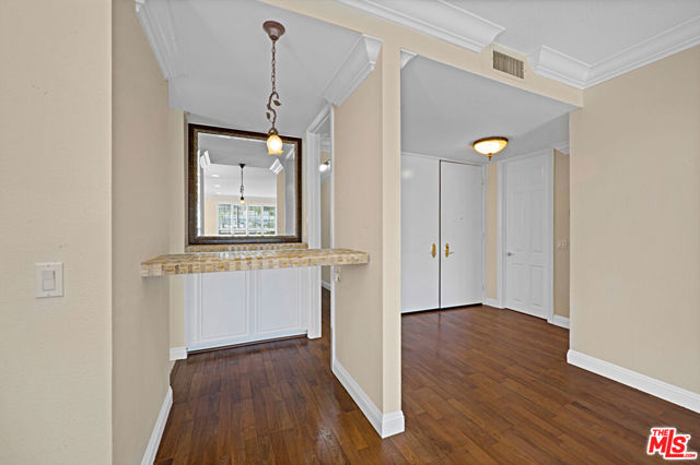 4949 Genesta Avenue, Encino CA: https://media.crmls.org/mediaz/bf94d760-9405-4142-bc2a-0e40a7f3f49c.jpg