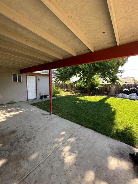 125 N Martin Street, Porterville CA: https://media.crmls.org/mediaz/bf9513fc-6078-4ee1-b142-442d8f612399.jpg