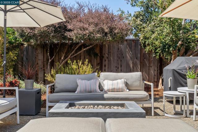 206 Santa Fe Dr, Walnut Creek CA: https://media.crmls.org/mediaz/bf95186c-262a-4407-a9b5-42f6cad6f620.jpg