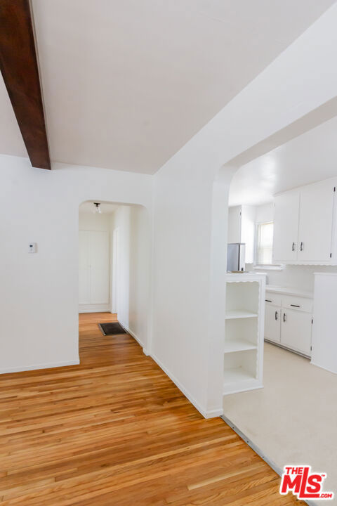 2598 Amherst Ave, Los Angeles CA: https://media.crmls.org/mediaz/bf956934-ed55-431f-9972-9a9338bd53e8.jpg