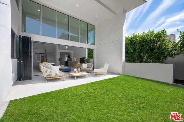 621 N Kings Road, West Hollywood CA: https://media.crmls.org/mediaz/bf957706-0344-42cf-94a9-4463dca79c19.jpg