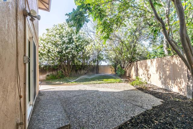 1445 Mellissa Cir, Antioch CA: https://media.crmls.org/mediaz/bf9589ce-6dab-41f8-b63d-d3438b2f0e62.jpg
