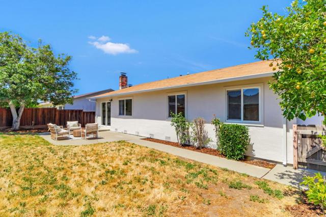 5748 Saint Paul Drive, Newark CA: https://media.crmls.org/mediaz/bf960fe7-ae0c-40fe-bf21-402847bf0e45.jpg