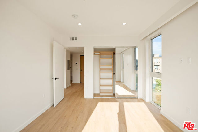 1414 S Beverly Drive Drive, Los Angeles CA: https://media.crmls.org/mediaz/bf9626cf-21f8-4e17-b195-376cc48fe78b.jpg
