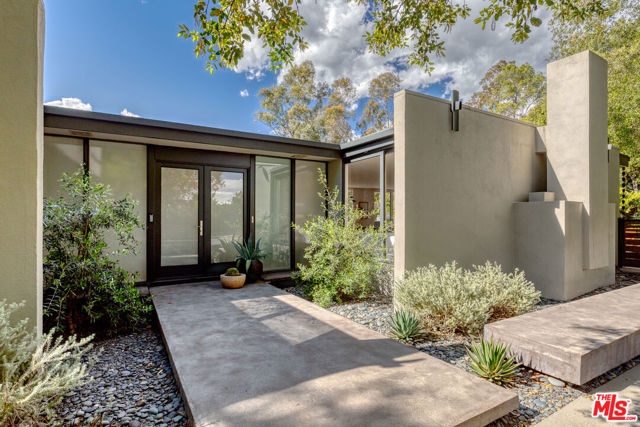 1280 Glen Oaks Boulevard, Pasadena CA: https://media.crmls.org/mediaz/bf966370-f322-4993-83b9-0c6f3eef29ba.jpg