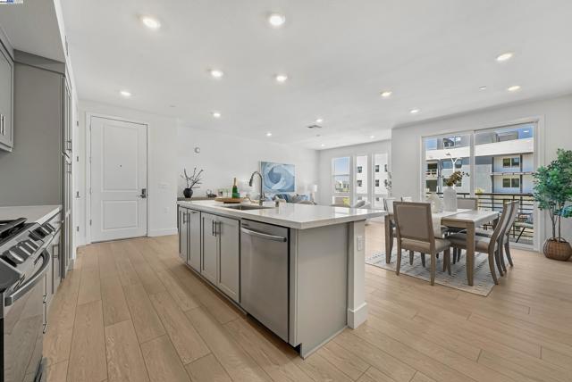 Image 13 of 45 For 44867 Grimmer Blvd  300