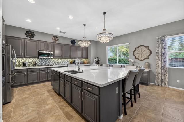 Detail Gallery Image 7 of 75 For 32727 Salvia Cir, Winchester,  CA 92596 - 7 Beds | 5/1 Baths