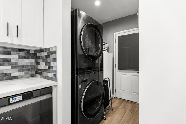 Detail Gallery Image 7 of 20 For 12827 Sylvan St, North Hollywood,  CA 91606 - 4 Beds | 3 Baths