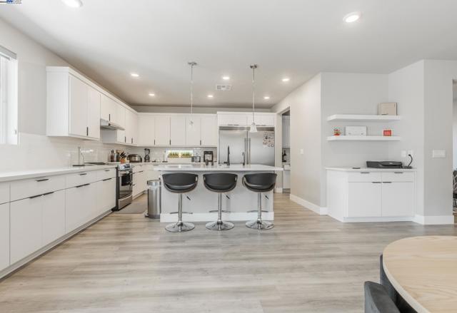 2306 Mozart avenue, Lathrop CA: https://media.crmls.org/mediaz/bf973216-9143-4406-9020-d9685f5898a7.jpg