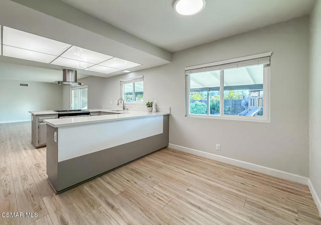 1251 Buckingham Drive, Thousand Oaks CA: https://media.crmls.org/mediaz/bf974175-e376-40b2-a298-20f1d708b827.jpg