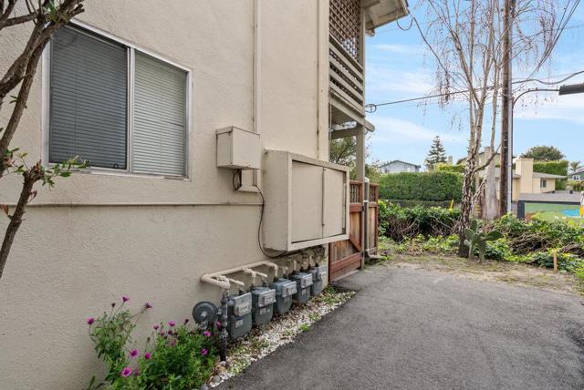 2945 Capitola Road, Santa Cruz CA: https://media.crmls.org/mediaz/bf974ab4-5dc0-478e-b2c7-78f4d2f1793c.jpg