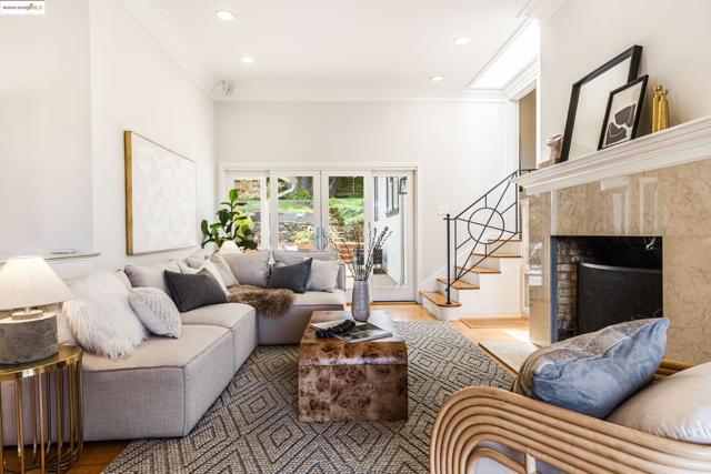 2333 Leimert Blvd, Oakland CA: https://media.crmls.org/mediaz/bf974ae5-9ee7-4a1a-83d2-49f89aa76c8a.jpg