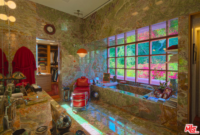 470 Layton Way, Los Angeles CA: https://media.crmls.org/mediaz/bf977657-a7b7-4bd1-9dd8-f6026778157a.jpg
