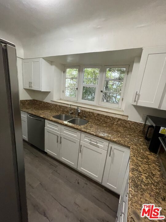 4010 W Adams Boulevard, Los Angeles CA: https://media.crmls.org/mediaz/bf982e35-730d-4628-bad6-6f728352b6e8.jpg