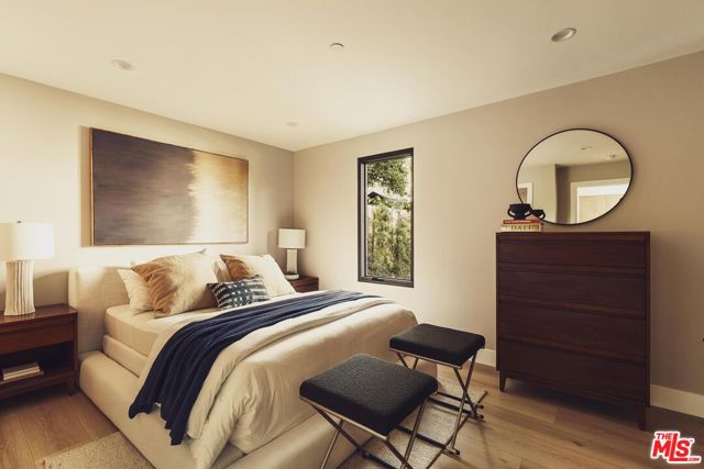 5725 Katherine Avenue, Sherman Oaks CA: https://media.crmls.org/mediaz/bf98423c-5954-41d0-b051-dbbdb7296625.jpg