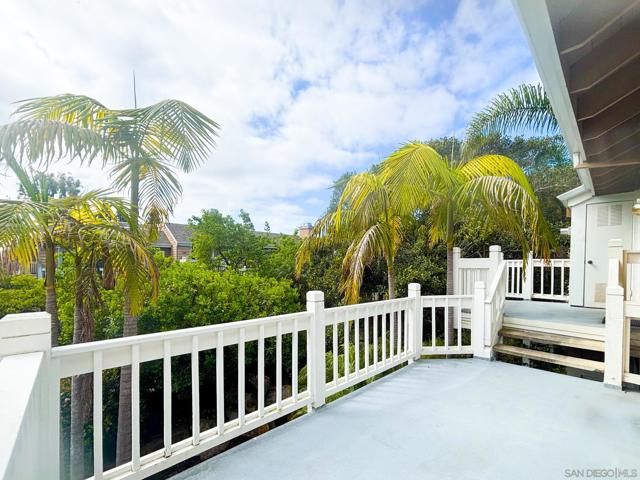 8585 Via Mallorca, La Jolla CA: https://media.crmls.org/mediaz/bf985132-5fa9-4b1c-97e0-eba642d913ea.jpg