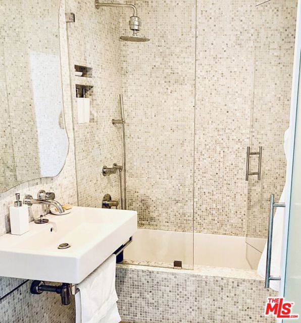 999 N Doheny Drive, West Hollywood CA: https://media.crmls.org/mediaz/bf985f56-f55b-41a7-9be4-2dc0649fad98.jpg