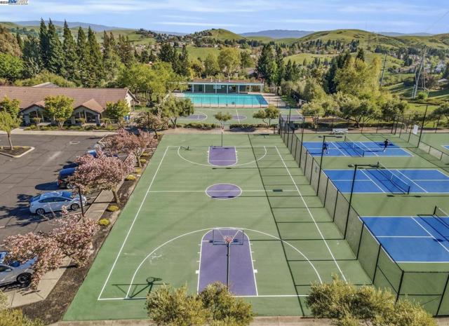3846 Sheffield Cir, Danville CA: https://media.crmls.org/mediaz/bf98e68d-50a9-4718-863a-510a60ff3e09.jpg