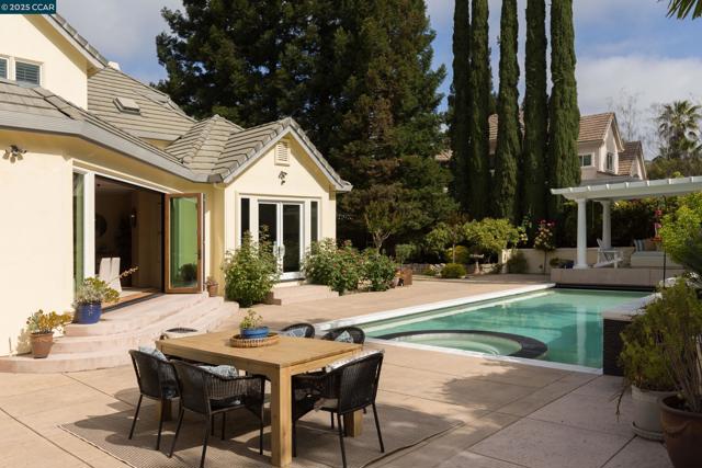 5427 Blackhawk Dr, Danville CA: https://media.crmls.org/mediaz/bf995742-afe6-4764-aa5d-d768ba6cae63.jpg