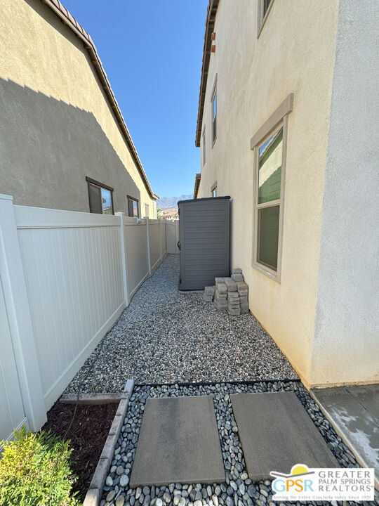 5688 California Circle, Banning CA: https://media.crmls.org/mediaz/bf99d934-751f-4eae-8c70-23c2e3552f20.jpg