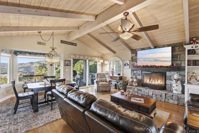 1524 Zutano Lane, Fallbrook CA: https://media.crmls.org/mediaz/bf99f7ec-9cc5-4d34-a1c6-d7fa67107fc0.jpg