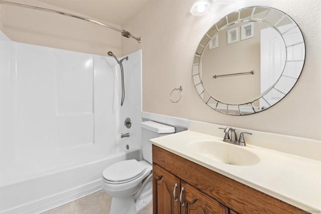 8561 Villa La Jolla Dr, La Jolla CA: https://media.crmls.org/mediaz/bf9a2212-ba73-4372-be36-41540a923b80.jpg