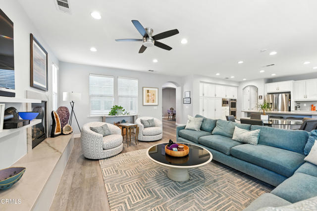 3548 Bridgehampton Way, Camarillo CA: https://media.crmls.org/mediaz/bf9ad7c7-dab8-459f-bef5-3b848ebf1787.jpg