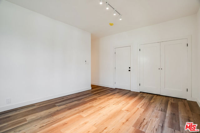 151 N Swall Drive, Beverly Hills CA: https://media.crmls.org/mediaz/bf9aeae3-979a-4f79-b09a-478475a0fbc9.jpg