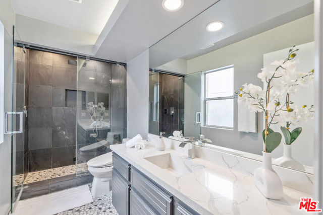 2131 Griffith Park Boulevard, Los Angeles CA: https://media.crmls.org/mediaz/bf9b4b09-bdfc-44ac-b37e-b26f62bc63f2.jpg