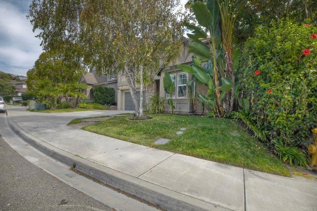 1789 Lemon Tree Ct, San Marcos CA: https://media.crmls.org/mediaz/bf9c30f6-acf7-4213-8e08-d2a787bf03d6.jpg