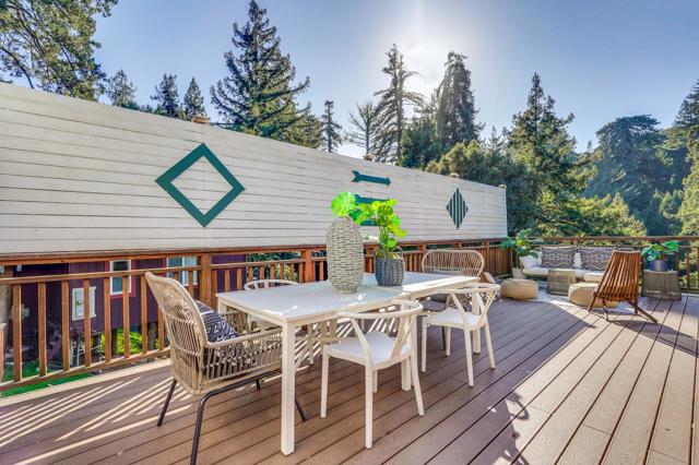 851 Burns Avenue, Aptos CA: https://media.crmls.org/mediaz/bf9c7378-960d-4333-8d43-a2beb448cae1.jpg