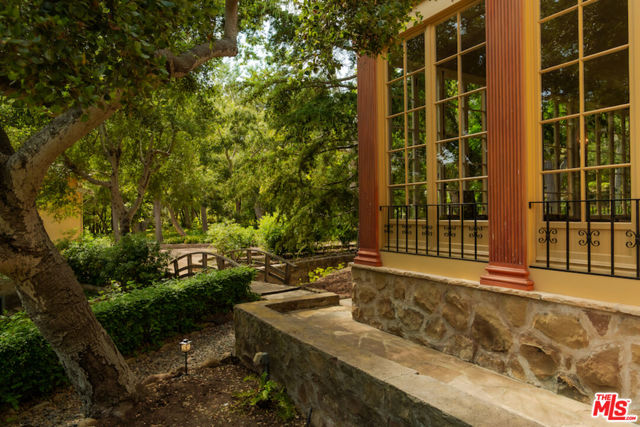 405 Toro Canyon Road, Carpinteria CA: https://media.crmls.org/mediaz/bf9c8b17-0db6-4de8-b596-51f75c566570.jpg