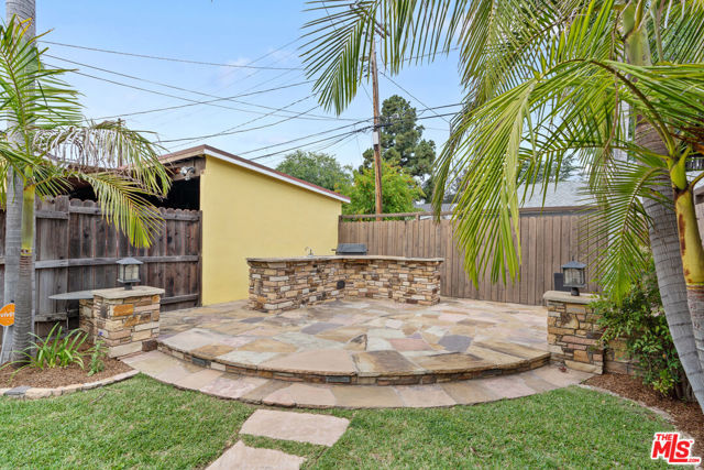 1865 E Villa Street, Pasadena CA: https://media.crmls.org/mediaz/bf9cd136-50a4-44f6-9f5d-4b8cbb0c8309.jpg