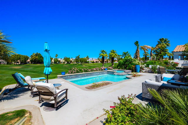 54580 Tanglewood, La Quinta CA: https://media.crmls.org/mediaz/bf9ce416-1a6e-4ce3-ae3e-670aacc76135.jpg